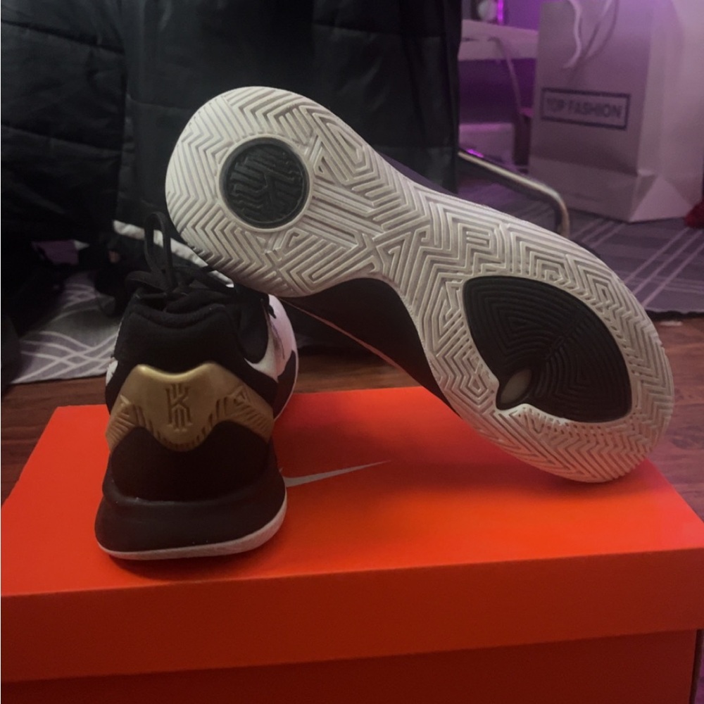 Nike Kyrie Flytrap 2 - image 6